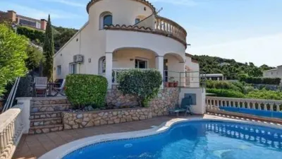 Chalet in Les Torroelles photo 2