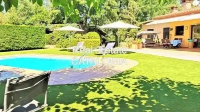 Chalet on Carrer de Malavella photo 2