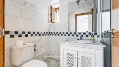 Penthouse on Benferri Street photo 42