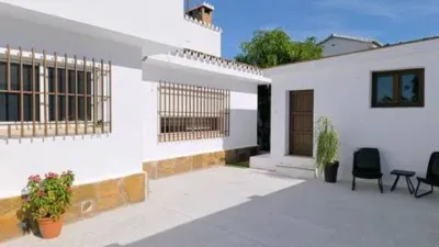 Chalet on Pedro de Mena Street photo 2