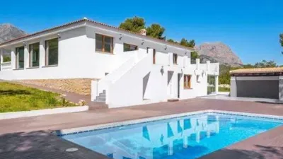 Chalet on Avinguda Coloma photo 4