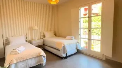 Casa adosada en alquiler en Calle Avenida los Cortijos, 3, Núcleo (San Roque) de 3.500 €<span>/mes</span>