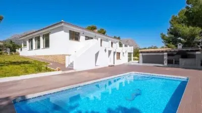 Chalet on Avinguda Coloma photo 5