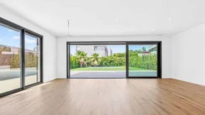 Chalet on Carrer de Lola Anglada photo 81
