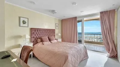Penthouse on Carrer d'Antoni Maria Alcover photo 6