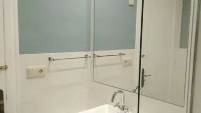 Piso en alquiler en Calle de Urzáiz, cerca de Calle del Alcalde Vázquez Varela, Fátima-Travesía de Vigo-San Xoán (Distrito Casco Urbano. Vigo) de 850 €<span>/mes</span>