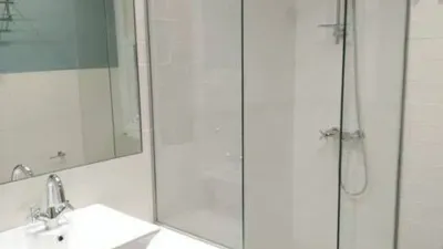 Piso en alquiler en Calle de Urzáiz, cerca de Calle del Alcalde Vázquez Varela, Fátima-Travesía de Vigo-San Xoán (Distrito Casco Urbano. Vigo) de 850 €<span>/mes</span>