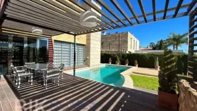 Chalet en venta en Dehesa de Campoamor-Aguamarina - Vista 3