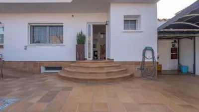 Chalet in Passatge Requesens photo 3