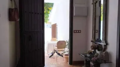 Chalet on Pedro de Mena Street photo 9