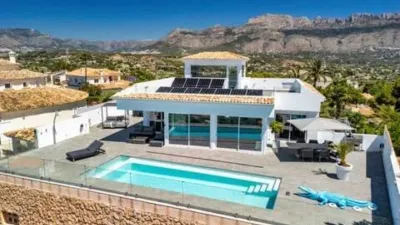 Chalet on Calle Genaro La Huerta photo 3