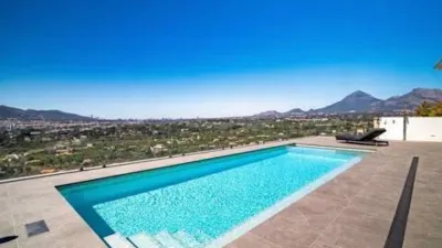 Chalet on Calle Genaro La Huerta photo 5