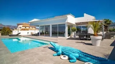 Chalet on Calle Genaro La Huerta photo 4