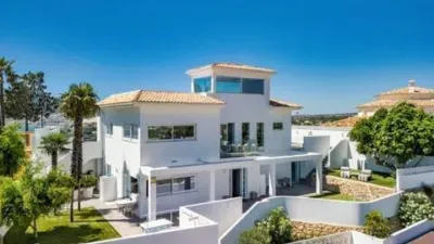 Chalet on Calle Genaro La Huerta photo 2