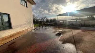 Pis – Bergondo, O Corral da Igrexa - Més