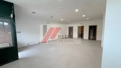 Local comercial en alquiler en Bergondo - Vista 2