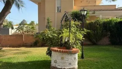 Chalet on Carrer de les Maravillas photo 2
