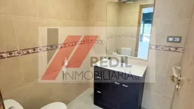 Local comercial en alquiler en Bergondo - Més