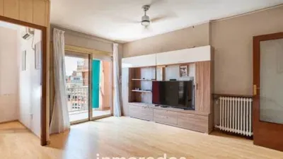Apartment in El Camp de l'Arpa del Clot photo 2