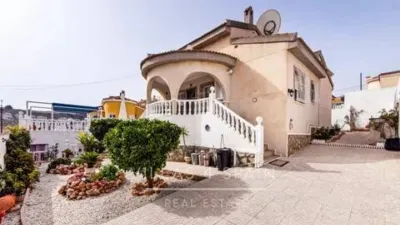 Chalet on Calle Mar Mediterráneo photo 3