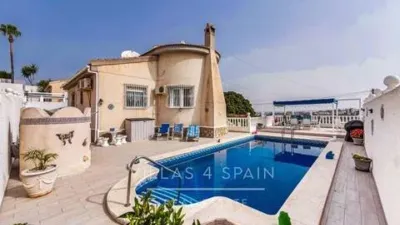 Chalet on Calle Mar Mediterráneo photo 2