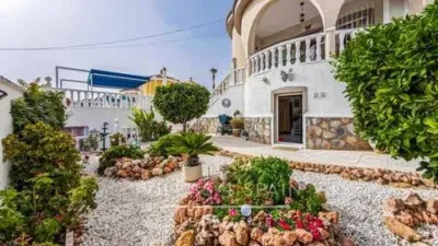 Chalet on Calle Mar Mediterráneo photo 4