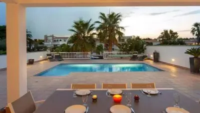 Chalet on Carrer de l'Ebre photo 2