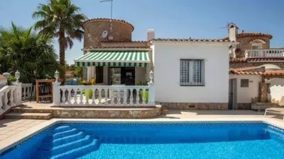 Chalet on Carrer del Segre photo 9