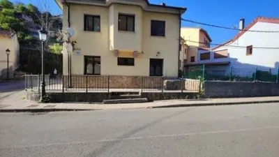 Chalet on Calle Caserio Carrocera No Number photo 2