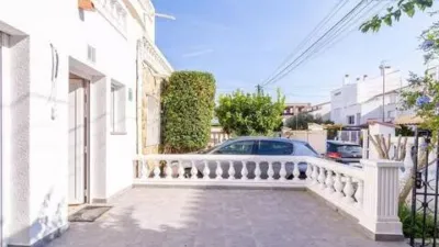 Chalet on Carrer del Port de Rodas photo 3