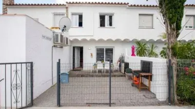 Chalet on Avinguda del Port del Canigó photo 4