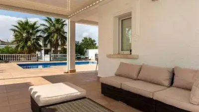 Chalet on Carrer de l'Ebre photo 5