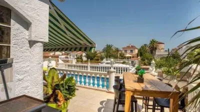 Chalet on Carrer del Segre photo 10