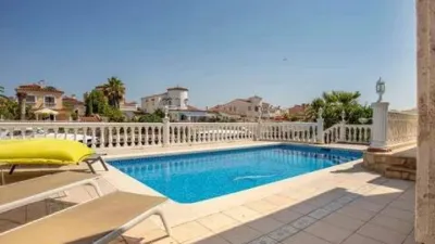 Chalet on Carrer del Segre photo 11