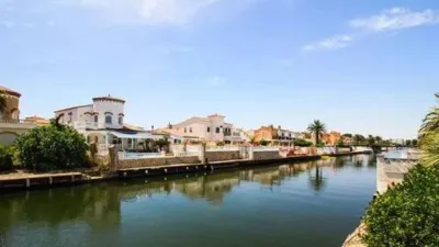Chalet on Carrer del Segre photo 5