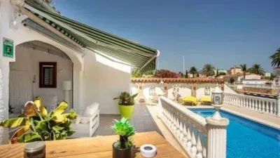 Chalet on Carrer del Segre photo 2