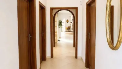 Chalet on Carrer de l'Ebre photo 8