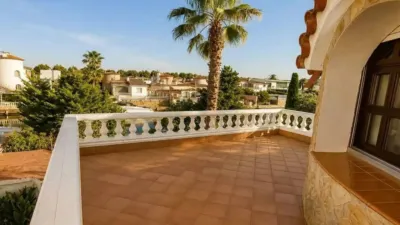 Chalet on Carrer de l'Ebre photo 22