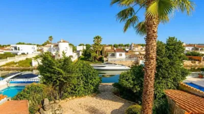 Chalet on Carrer de l'Ebre photo 2