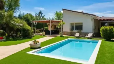 Chalet on Avenida del Robledal photo 3