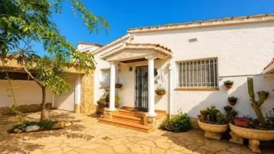 Chalet on Carrer de l'Ebre photo 5