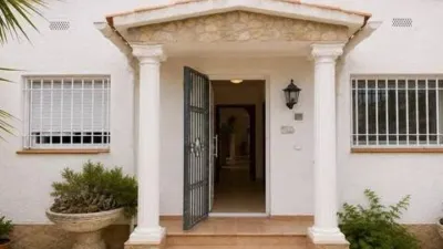 Chalet on Carrer de l'Ebre photo 7
