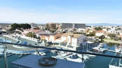 Apartment in Carrer del Cap de la Gola photo 4