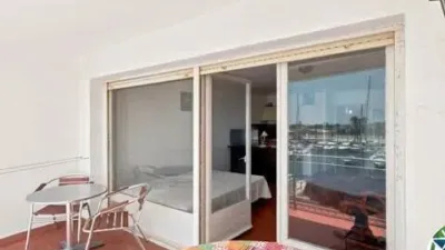 Apartment with cabin and 8 m² terrace for sale in the Nausica building, Port Grec Sector, Empuriabrava. Discover this bright apartment with a cabin located in one of the most attractive areas of Empuriabrava, offering spectacular views over the main canal. The property features an open-plan kitchen integrated into a spacious living-dining room, creating a comfortable and functional space with direct access to a magnificent terrace where you can enjoy privileged views and pleasant outdoor moments. It also includes a full bathroom and a practical cabin that provides additional space with multiple usage possibilities. The property requires renovation, making it an excellent opportunity to customize it to your taste and increase its value, whether as a holiday home, investment, or primary residence. Don’t miss out on this opportunity. Visit it and discover all the potential this unique property in Empuriabrava has to offer. [IW]. photo 5