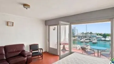 Apartment with cabin and 8 m² terrace for sale in the Nausica building, Port Grec Sector, Empuriabrava. Discover this bright apartment with a cabin located in one of the most attractive areas of Empuriabrava, offering spectacular views over the main canal. The property features an open-plan kitchen integrated into a spacious living-dining room, creating a comfortable and functional space with direct access to a magnificent terrace where you can enjoy privileged views and pleasant outdoor moments. It also includes a full bathroom and a practical cabin that provides additional space with multiple usage possibilities. The property requires renovation, making it an excellent opportunity to customize it to your taste and increase its value, whether as a holiday home, investment, or primary residence. Don’t miss out on this opportunity. Visit it and discover all the potential this unique property in Empuriabrava has to offer. [IW]. photo 22