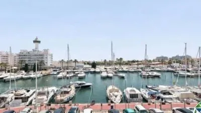 Apartment with cabin and 8 m² terrace for sale in the Nausica building, Port Grec Sector, Empuriabrava. Discover this bright apartment with a cabin located in one of the most attractive areas of Empuriabrava, offering spectacular views over the main canal. The property features an open-plan kitchen integrated into a spacious living-dining room, creating a comfortable and functional space with direct access to a magnificent terrace where you can enjoy privileged views and pleasant outdoor moments. It also includes a full bathroom and a practical cabin that provides additional space with multiple usage possibilities. The property requires renovation, making it an excellent opportunity to customize it to your taste and increase its value, whether as a holiday home, investment, or primary residence. Don’t miss out on this opportunity. Visit it and discover all the potential this unique property in Empuriabrava has to offer. [IW]. photo 8