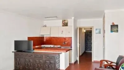 Apartment with cabin and 8 m² terrace for sale in the Nausica building, Port Grec Sector, Empuriabrava. Discover this bright apartment with a cabin located in one of the most attractive areas of Empuriabrava, offering spectacular views over the main canal. The property features an open-plan kitchen integrated into a spacious living-dining room, creating a comfortable and functional space with direct access to a magnificent terrace where you can enjoy privileged views and pleasant outdoor moments. It also includes a full bathroom and a practical cabin that provides additional space with multiple usage possibilities. The property requires renovation, making it an excellent opportunity to customize it to your taste and increase its value, whether as a holiday home, investment, or primary residence. Don’t miss out on this opportunity. Visit it and discover all the potential this unique property in Empuriabrava has to offer. [IW]. photo 10