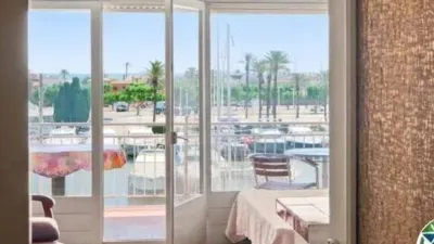 Apartment with cabin and 8 m² terrace for sale in the Nausica building, Port Grec Sector, Empuriabrava. Discover this bright apartment with a cabin located in one of the most attractive areas of Empuriabrava, offering spectacular views over the main canal. The property features an open-plan kitchen integrated into a spacious living-dining room, creating a comfortable and functional space with direct access to a magnificent terrace where you can enjoy privileged views and pleasant outdoor moments. It also includes a full bathroom and a practical cabin that provides additional space with multiple usage possibilities. The property requires renovation, making it an excellent opportunity to customize it to your taste and increase its value, whether as a holiday home, investment, or primary residence. Don’t miss out on this opportunity. Visit it and discover all the potential this unique property in Empuriabrava has to offer. [IW]. photo 14