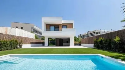 Chalet on Carrer de Lola Anglada photo 11