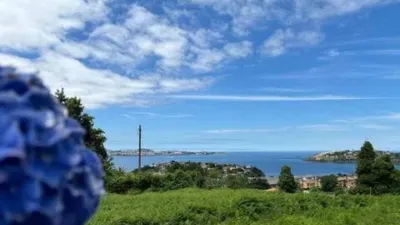Casa – Mera, O Outeiro, Cabreira - Més